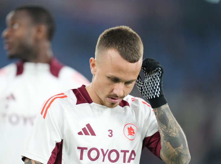 Angelino con la mano in testa