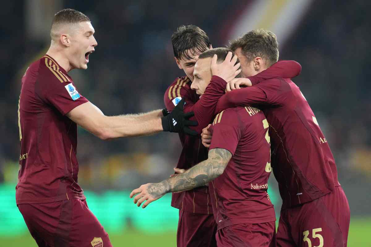 Angelino esulta con i compagni