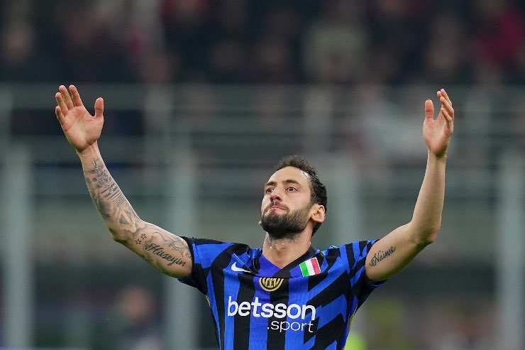 Calhanoglu verso l'addio all'Inter