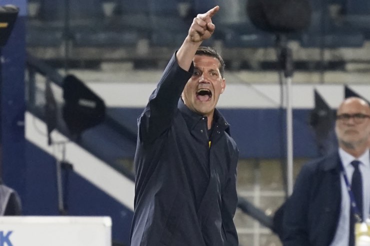 Chivu bacchetta la squadra