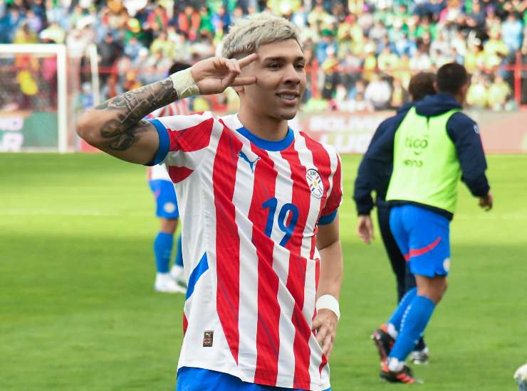 Enciso esulta dopo una vittoria