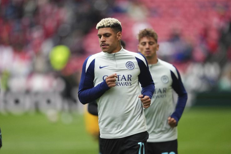 Luis Henrique nel riscaldamento