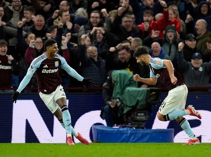 Asesnsio esulta con Rashford