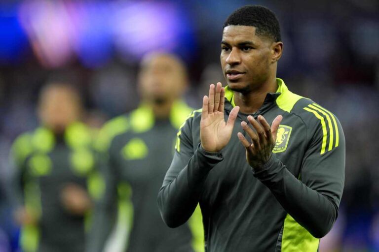 Rashford applaude il pubblico