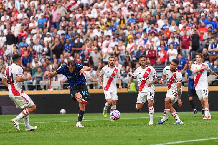 Pio Esposito resta all'Inter