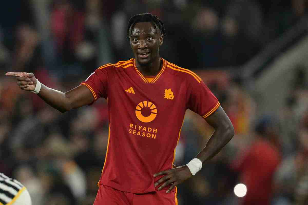 Abraham con la maglia della Roma