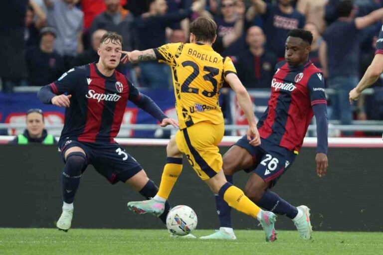 La difesa del Bologna contro Barella