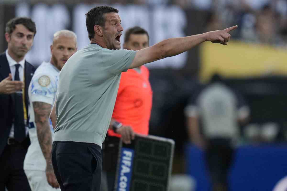 Chivu dà indicazioni