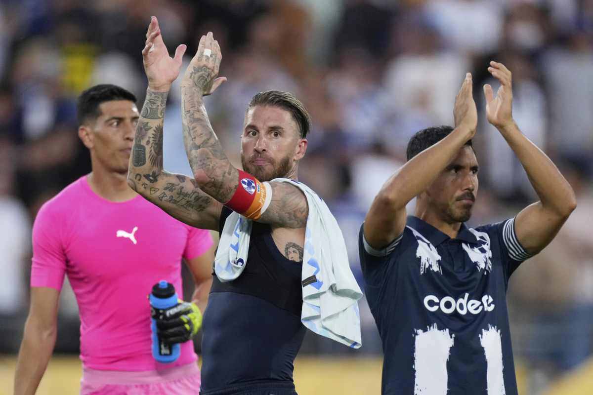 Sergio Ramos applaude