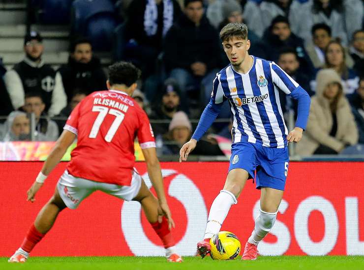 Martim Fernandes durante una partita