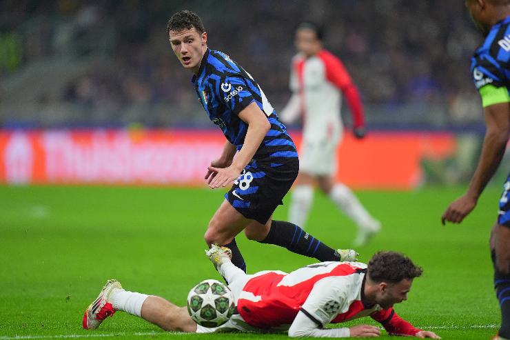 Pavard mentre attende il pallone