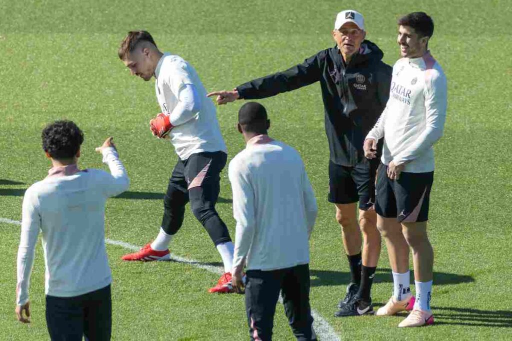 Luis Enrique in allenamento con il Psg