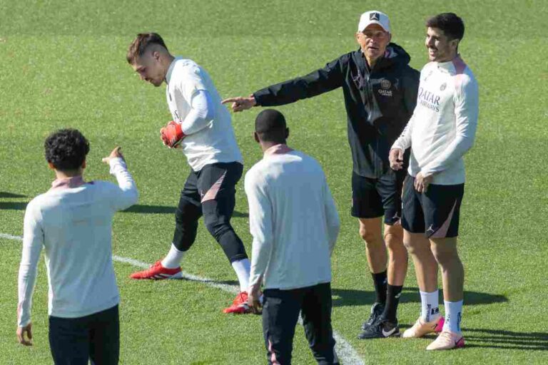 Luis Enrique in allenamento con il Psg