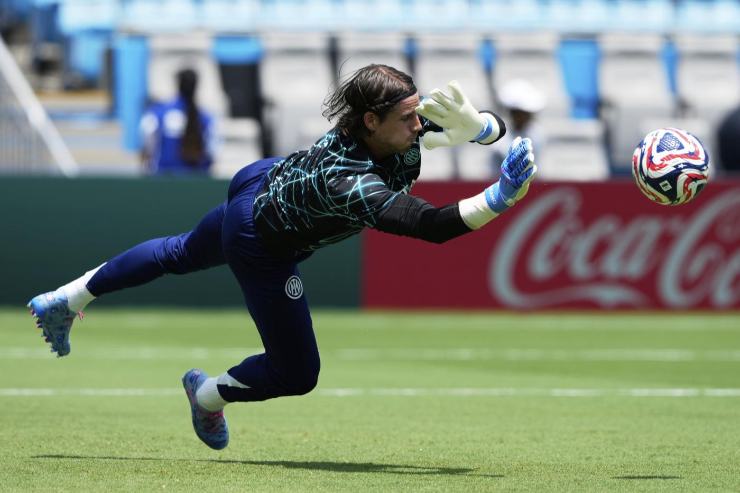Yann Sommer nel riscaldamento