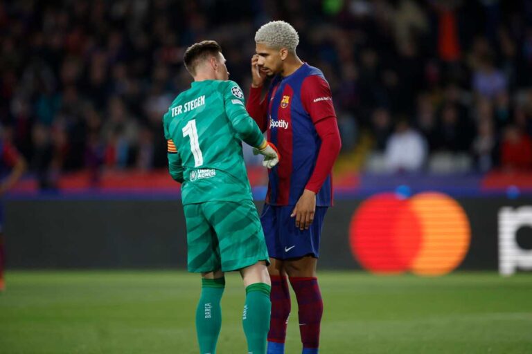 Ter Stegen e Araujo in campo