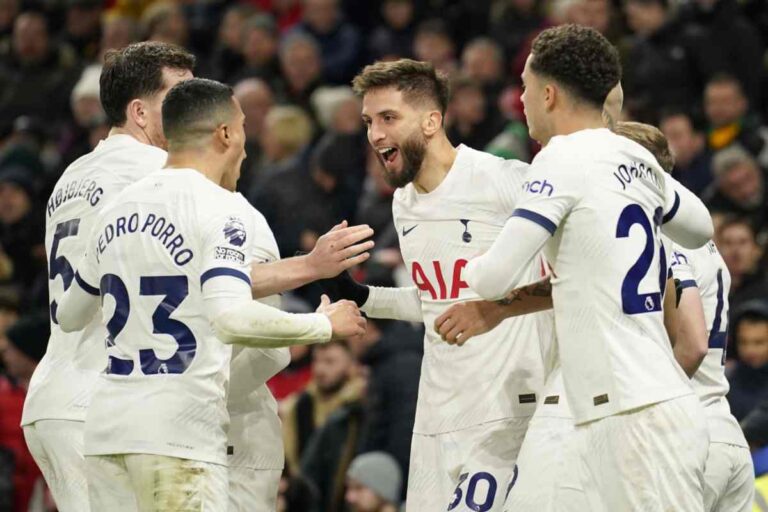 Il Tottenham esulta