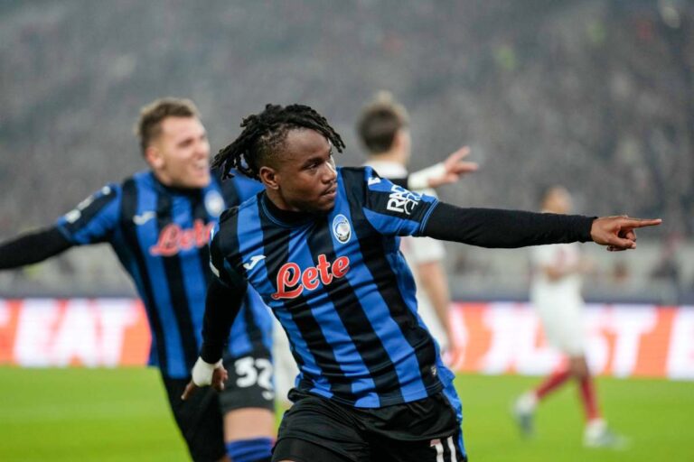 Lookman esulta