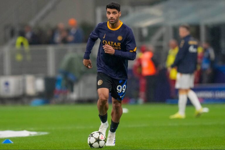 Mehdi Taremi nel riscaldamento