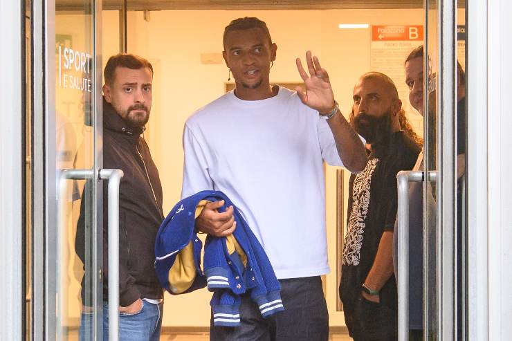 Akanji in primo piano
