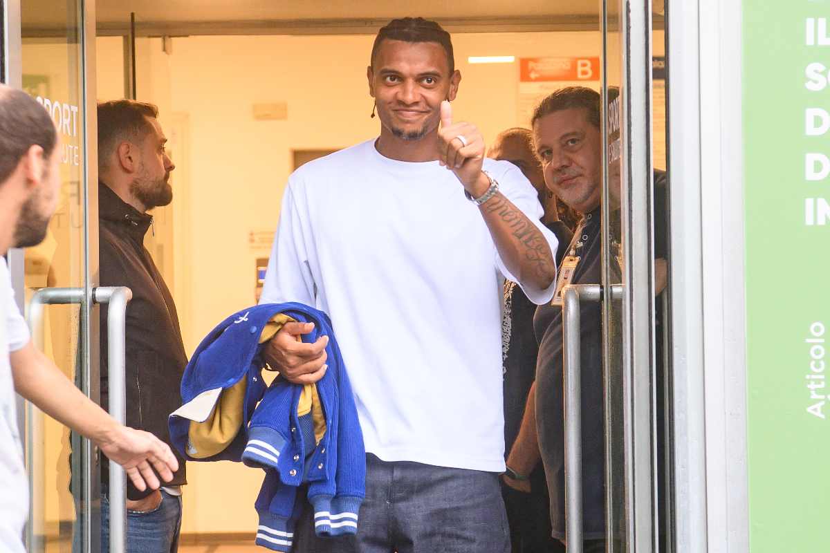 Akanji in primo piano