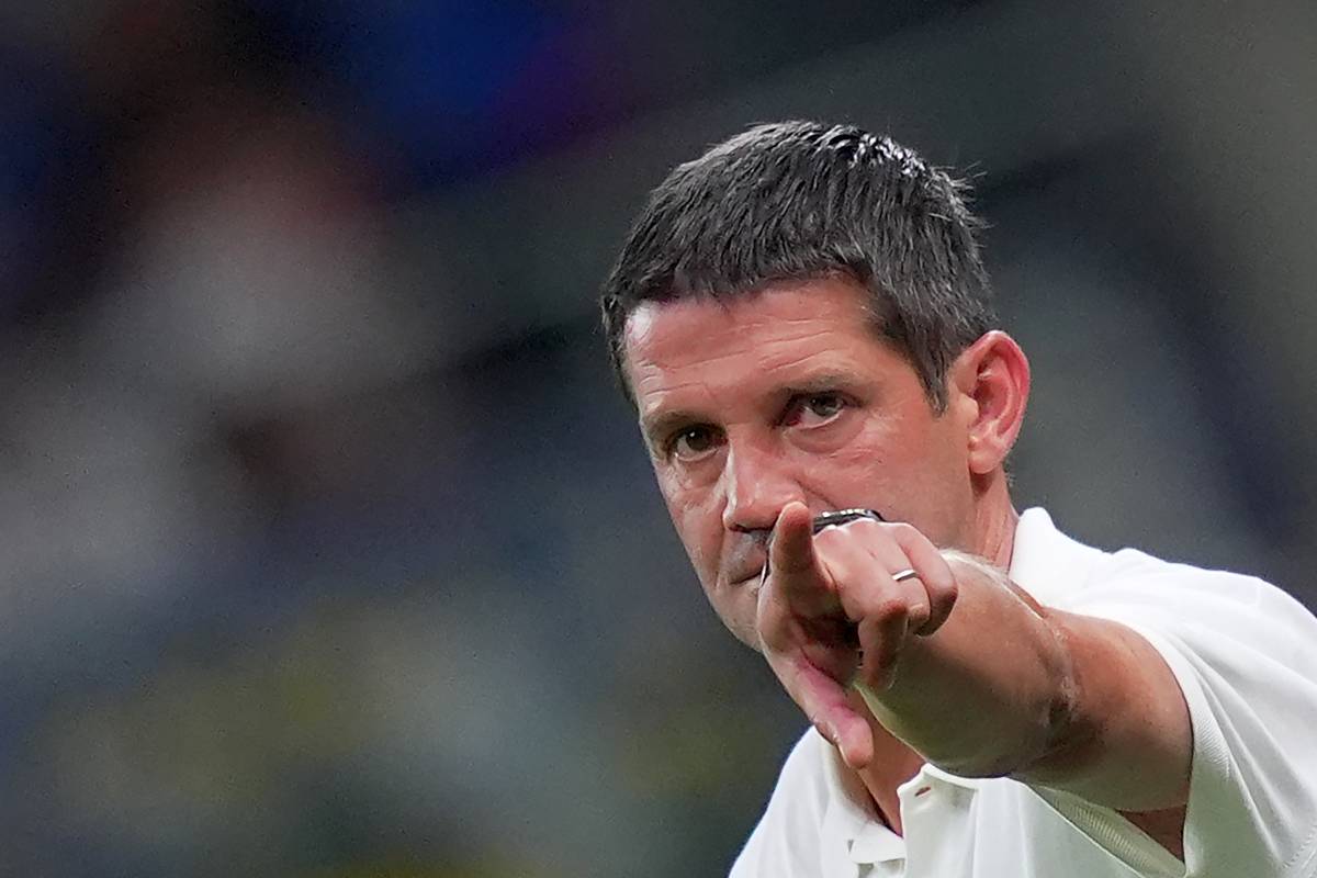 Chivu allenatore Inter in primo piano