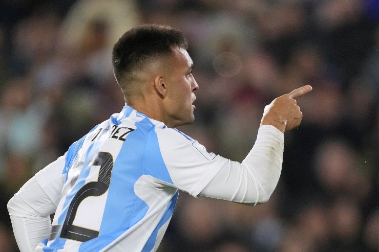 Lautaro con la maglia dell'Argentina
