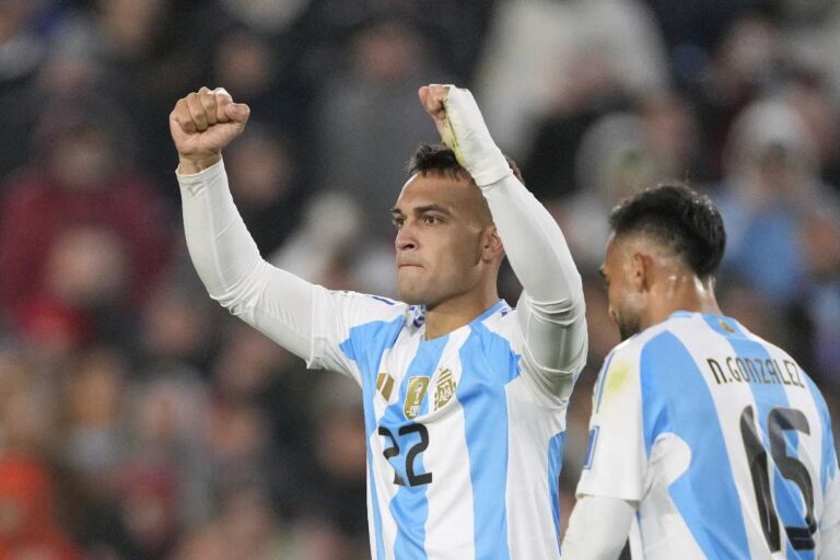 Lautaro con la maglia dell'Argentina