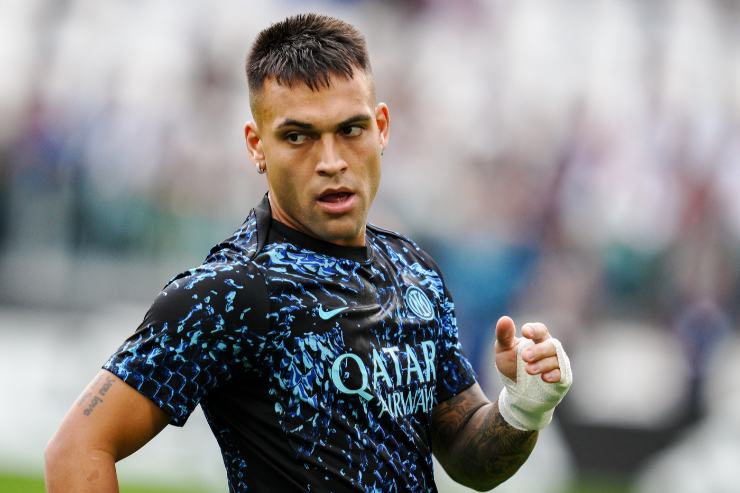 Lautaro Martinez nel riscaldamento