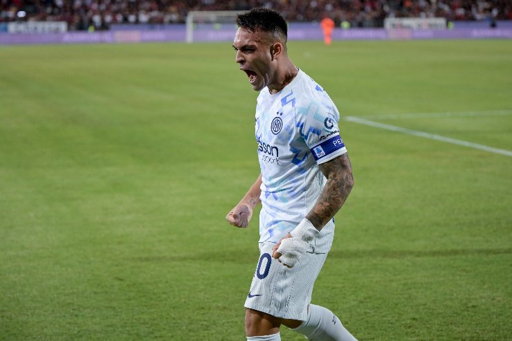 Lautaro Martinez esulta