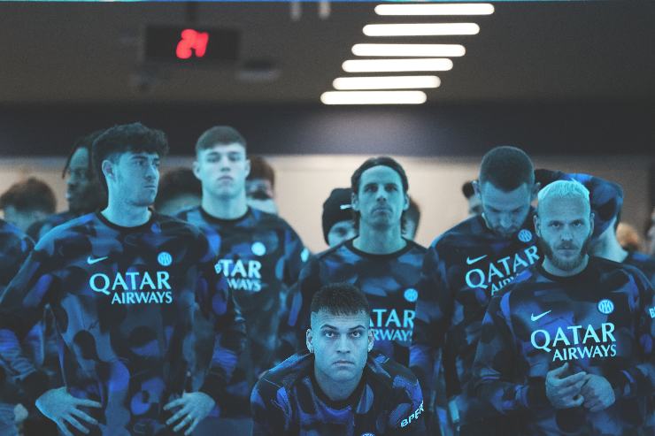 Squadra dell'Inter nel tunnel 