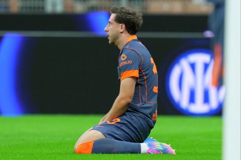 Il calciatore brasiliano Carlos Augusto in campo per la sfida tra Inter e Sassuolo