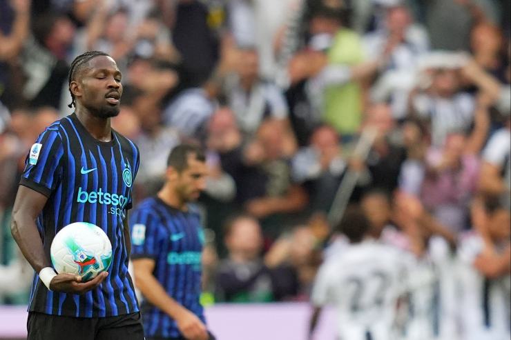 L'attaccante dell'Inter Marcus Thuram in primo piano durante la sfida di Serie A contro la Juventus