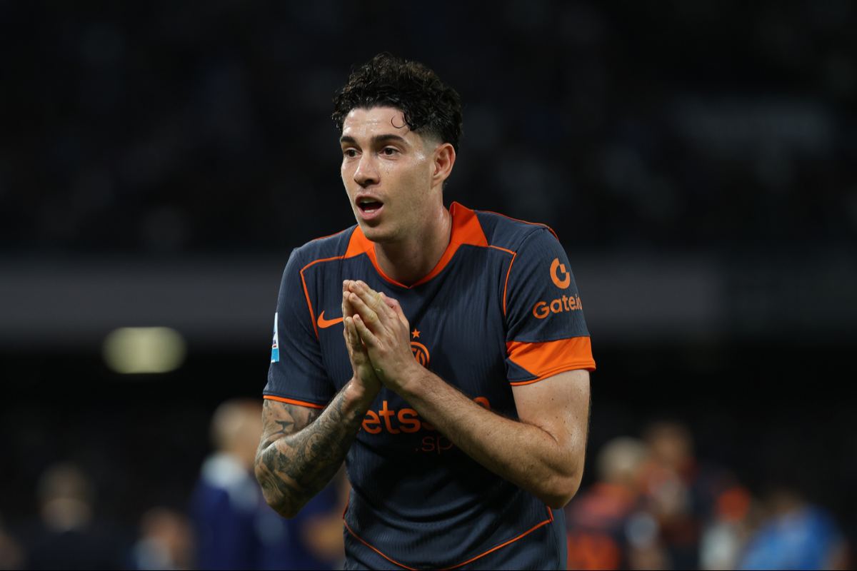 Alessandro Bastoni dell’Inter durante Napoli-Inter 3-1 allo Stadio Diego Armando Maradona nella stagione 2025/2026.