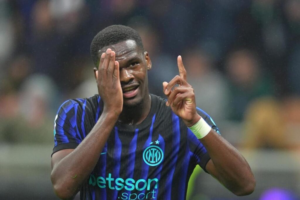 L'attaccante dell'Inter Ange-Yoan Bonny che esulta