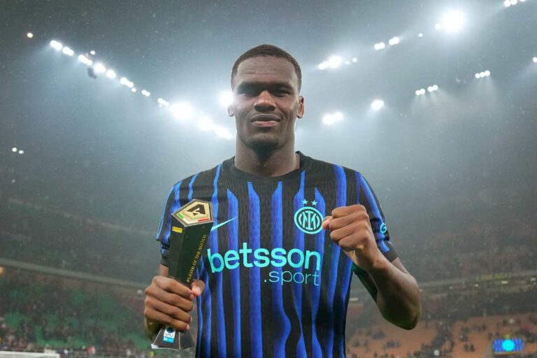 Bonny calciatore dell'Inter in primo piano