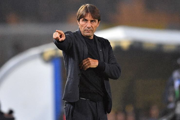 Conte indica un movimento in Lecce-Napoli