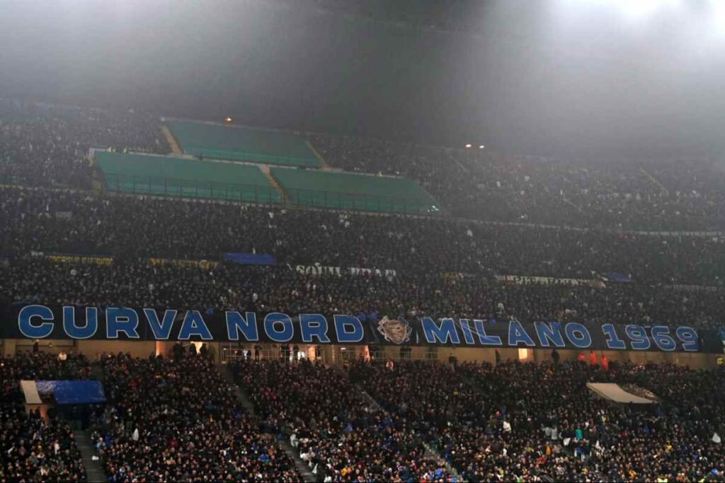 La Curva Nord dell'Inter prima di una partita di campionato allo stadio San Siro