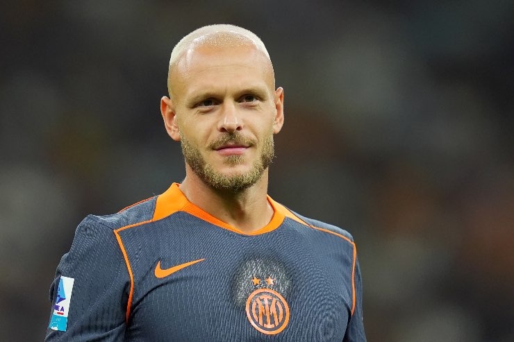Federico Dimarco dell’Inter durante il riscaldamento a San Siro nella stagione 2025/2026.