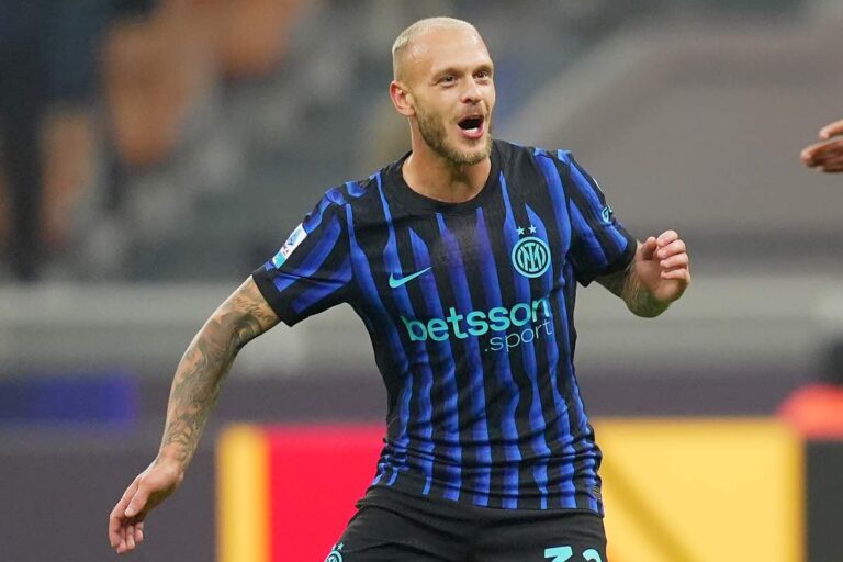 Federico Dimarco esulta dopo un gol con l’Inter nella stagione 2025/2026 a San Siro.