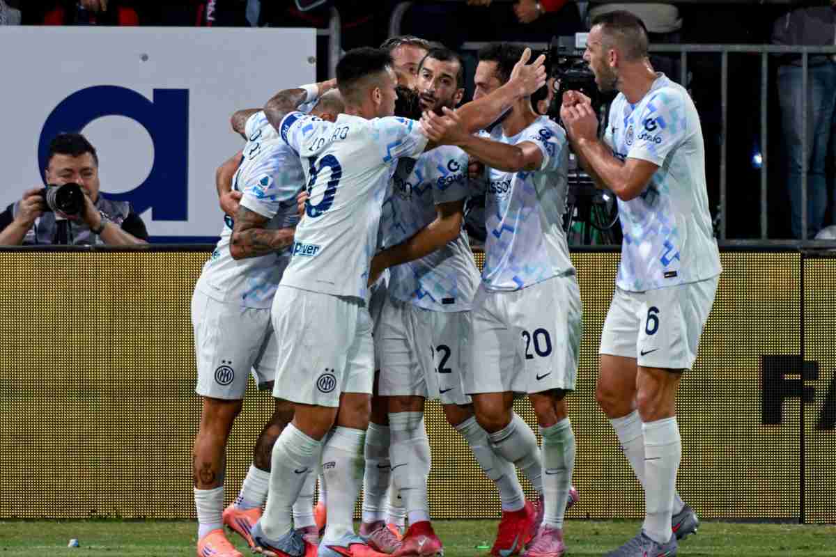 L'Inter esulta in gruppo