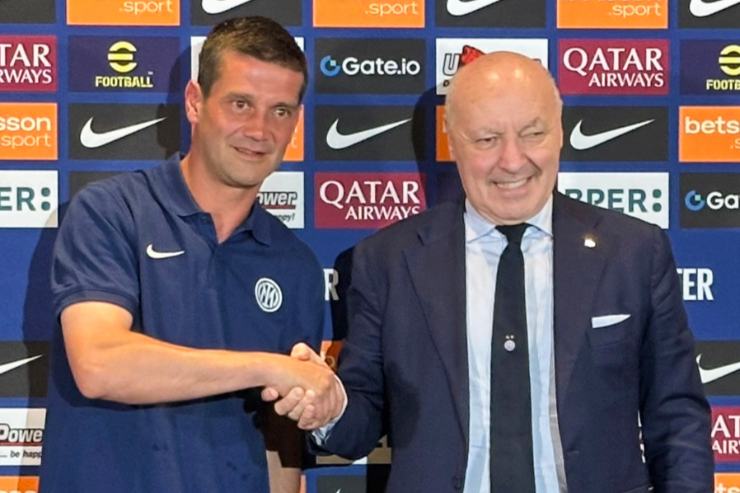 Marotta stringe la mano a Chivu