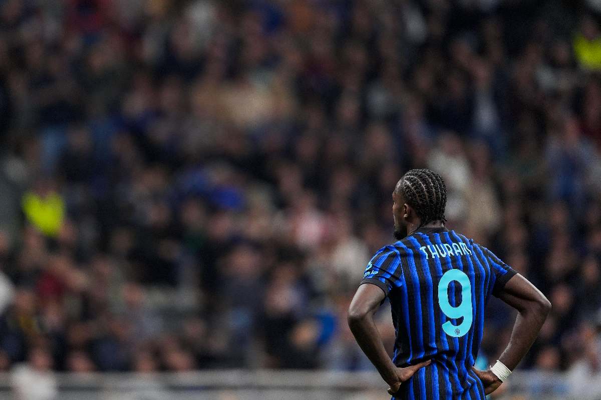 Thuram in primo piano di spalle
