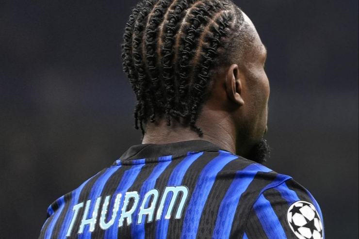 Marcus Thuram corre con la maglia dell'Inter
