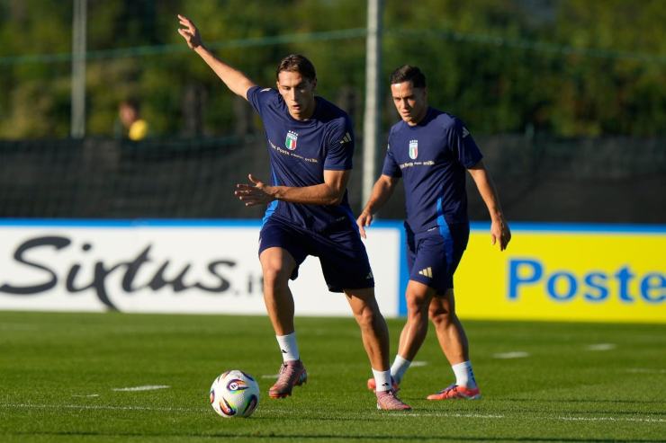 Pio Esposito in allenamento con l’Italia