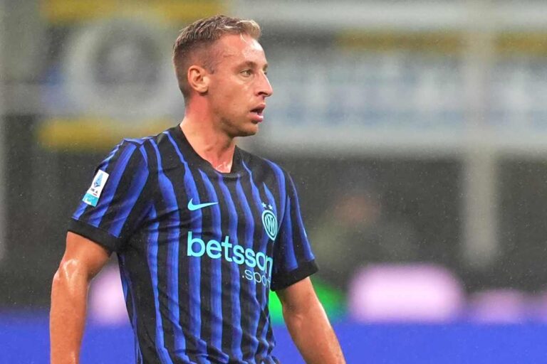 Davide Frattesi in azione con la maglia dell’Inter durante una partita della Serie A 2025/2026, protagonista del caso che sta agitando l’ambiente nerazzurro.