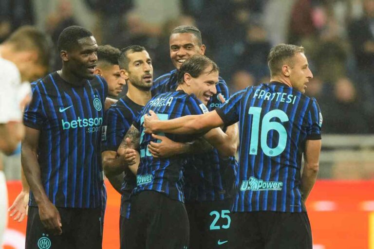 I giocatori dell’Inter festeggiano un gol durante la stagione 2025/2026 di Serie A, protagonisti di una possibile rivoluzione in vista del 2026.