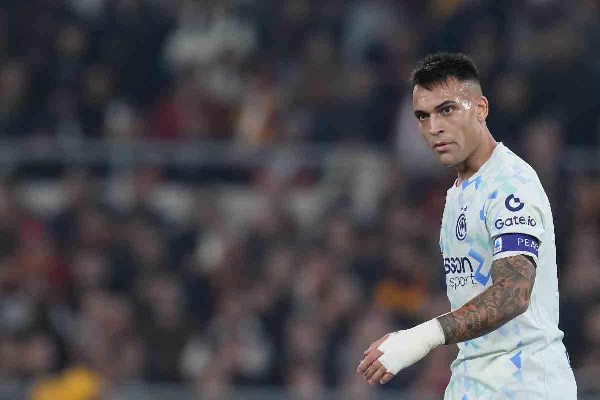Lautaro Martinez in campo durante il match contro la Roma