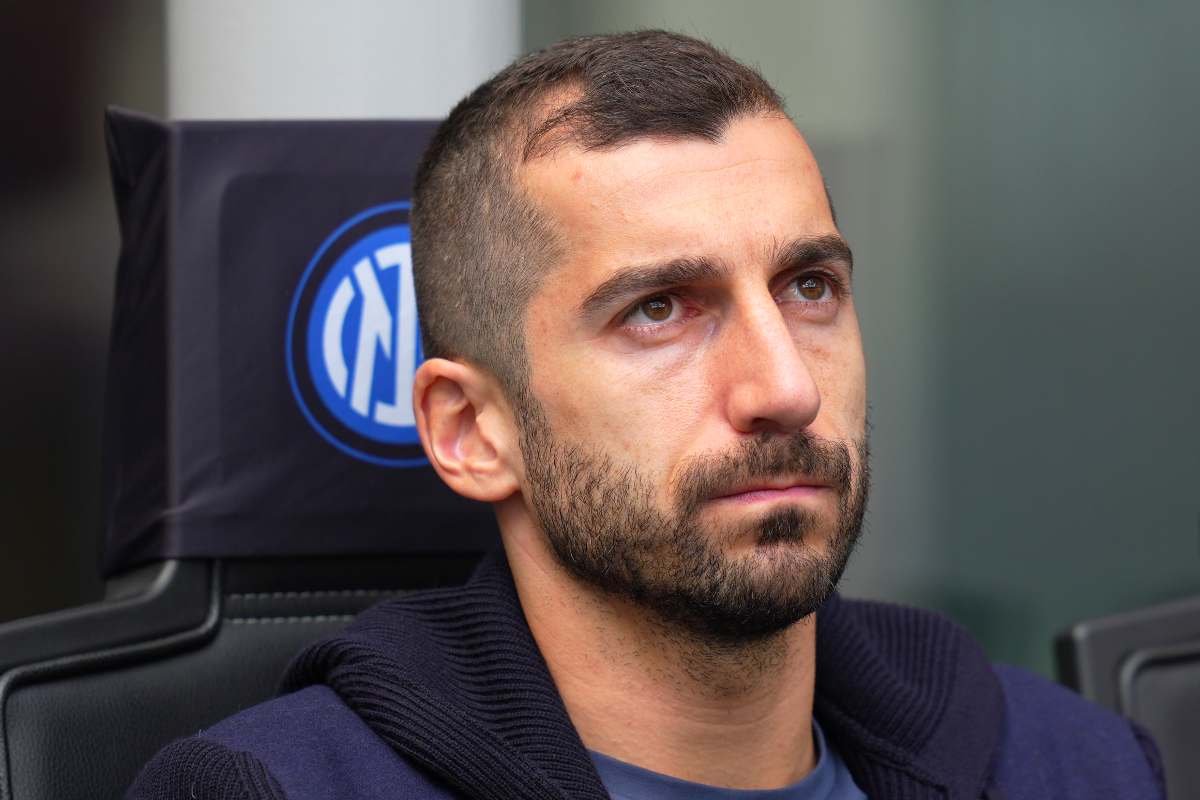 Mkhitaryan in panchina