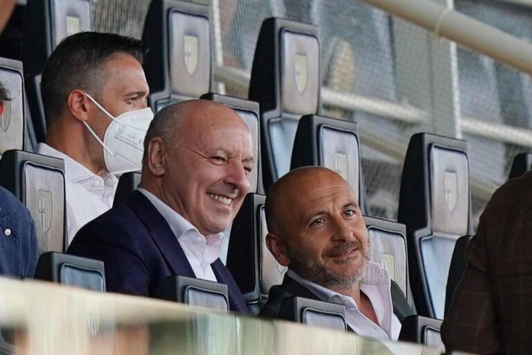 Il presidente dell'Inter Beppe Marotta e il direttore sportivo Piero Ausilio in tribuna