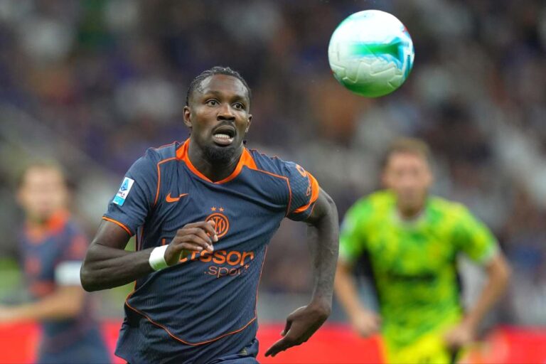 L'attaccante dell'Inter Marcus Thuram in primo piano